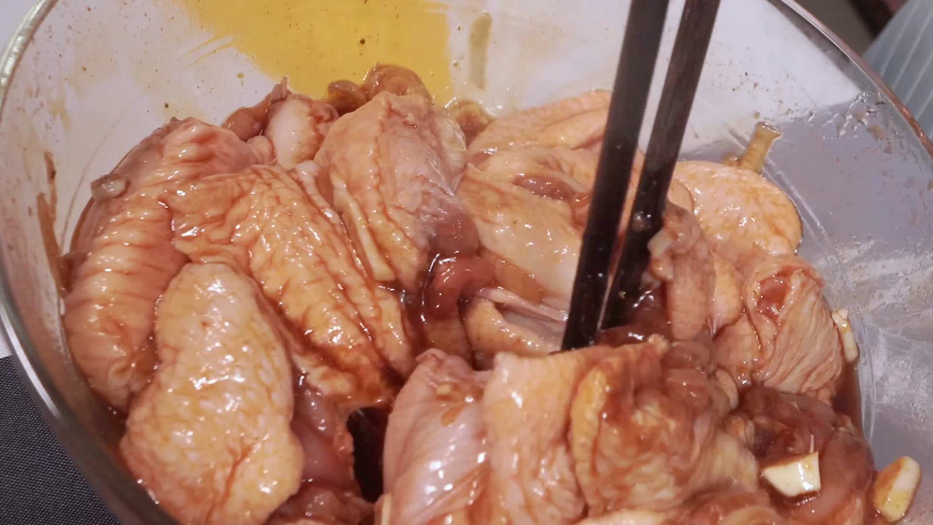 奥尔良鸡翅腌制视频的预览图