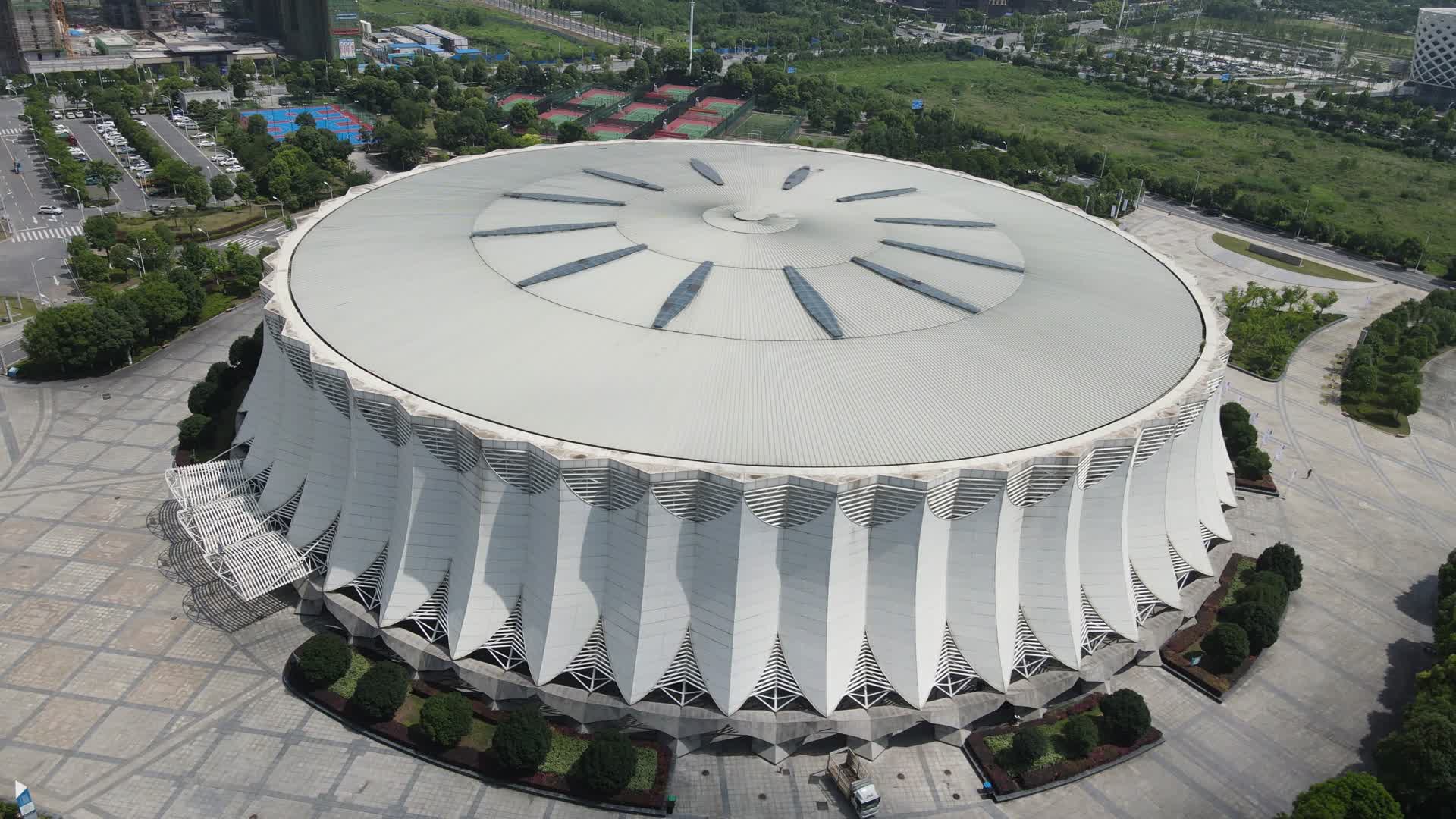 荆州体育中心体育馆航拍视频的预览图
