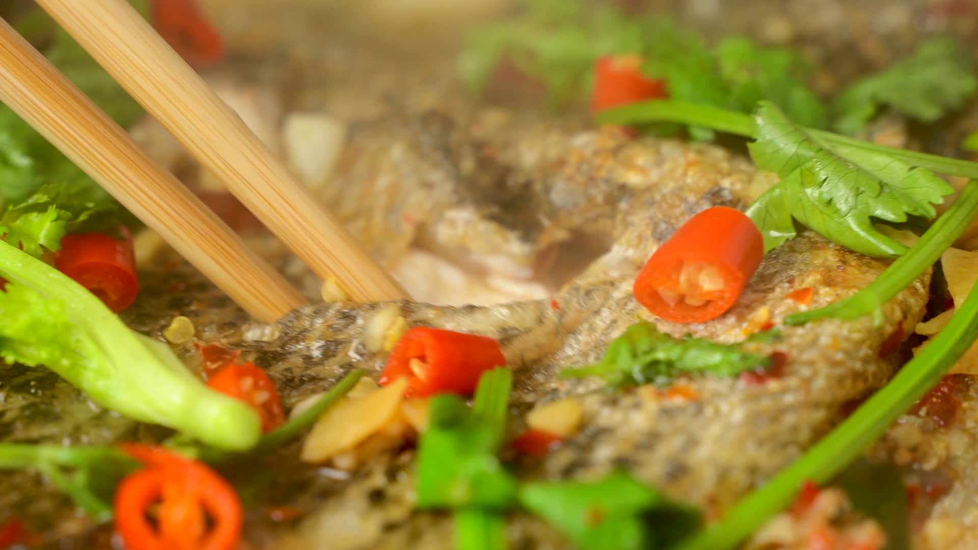 烤鱼美食制作过程4K视频的预览图