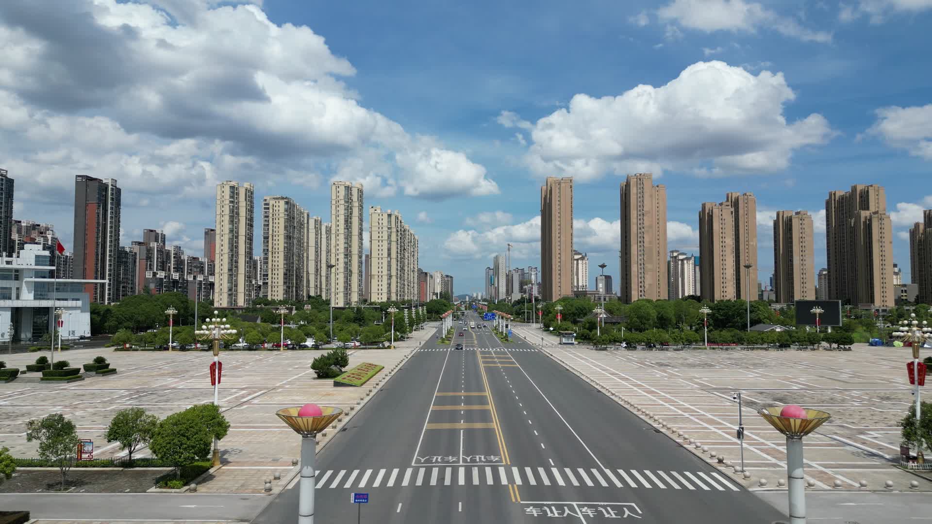 江西福州城市风光蓝天白云航拍视频的预览图