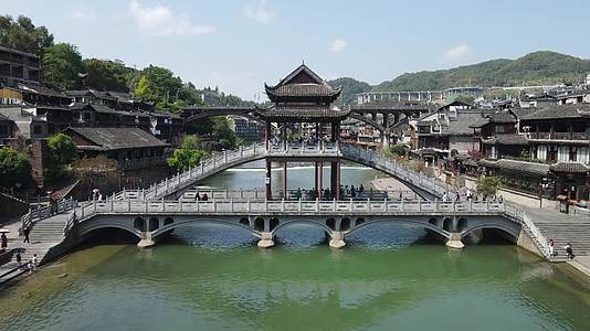 湖南湘西凤凰古城雪桥航拍视频的预览图