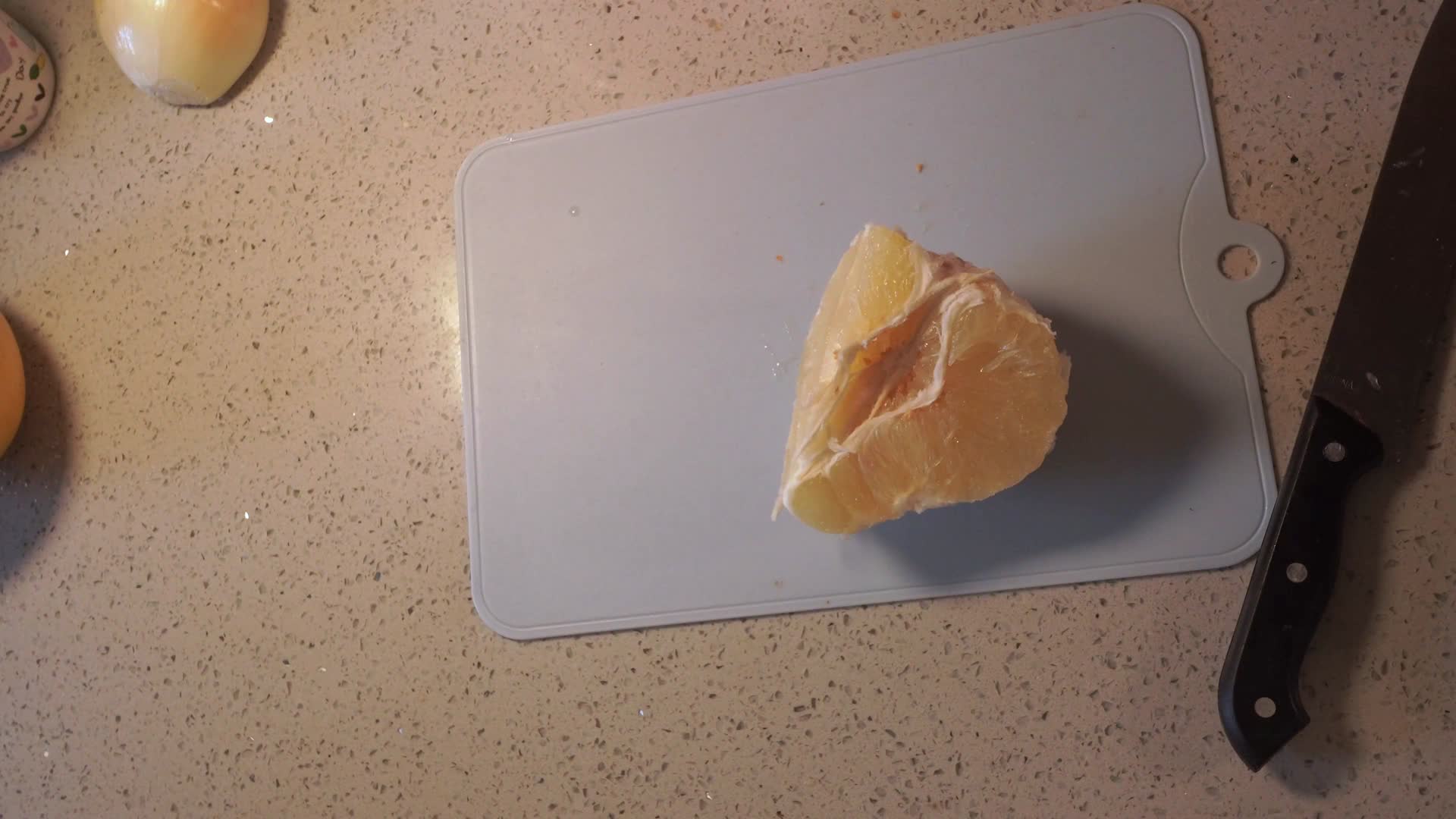 剥西柚制作饮料柚子肉视频的预览图