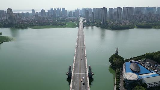 湖北鄂州凤凰大桥航拍视频的预览图