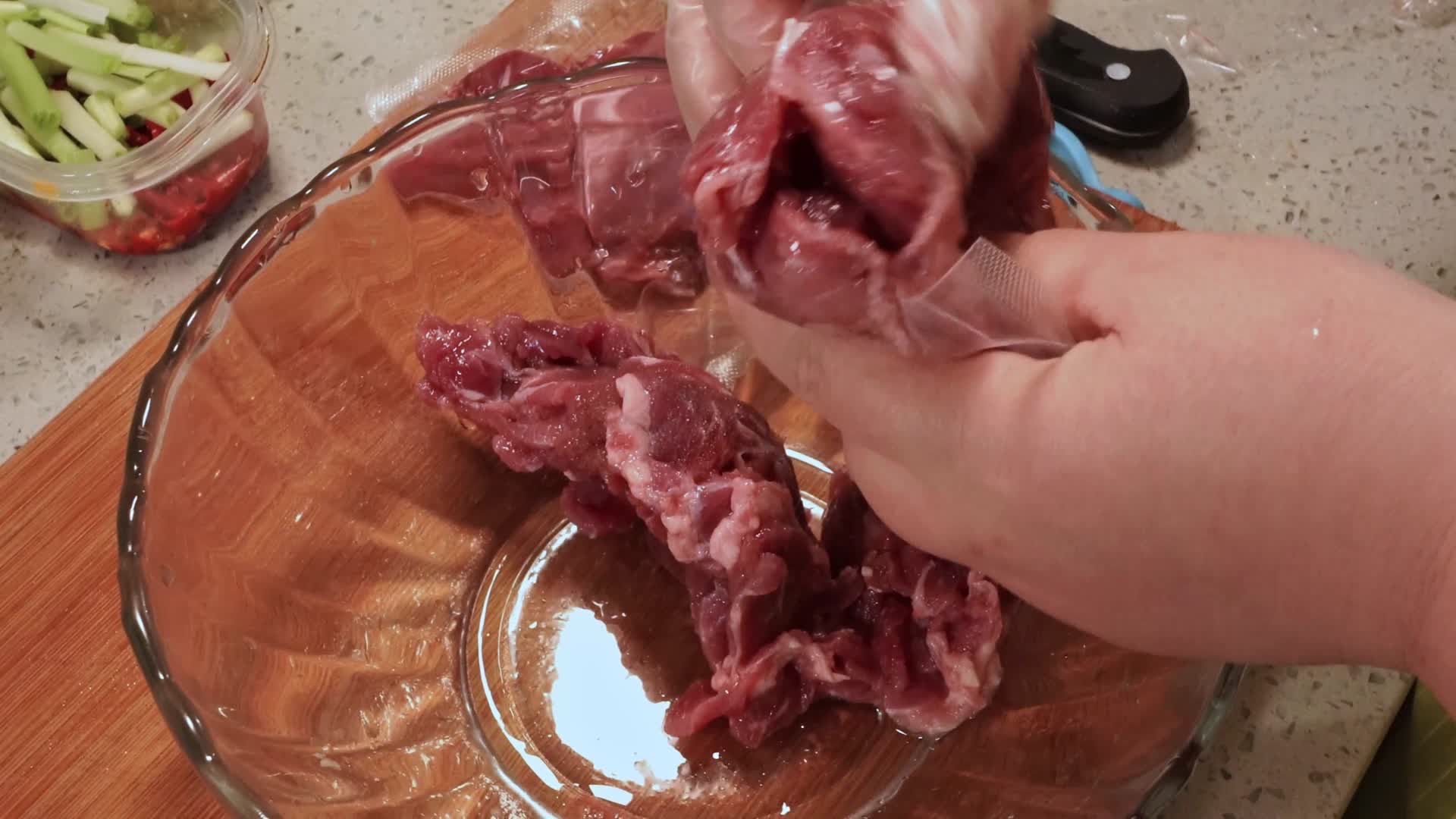 超市购买的料理牛肉片视频的预览图
