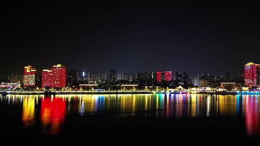 湖北襄阳古城夜景航拍视频的预览图