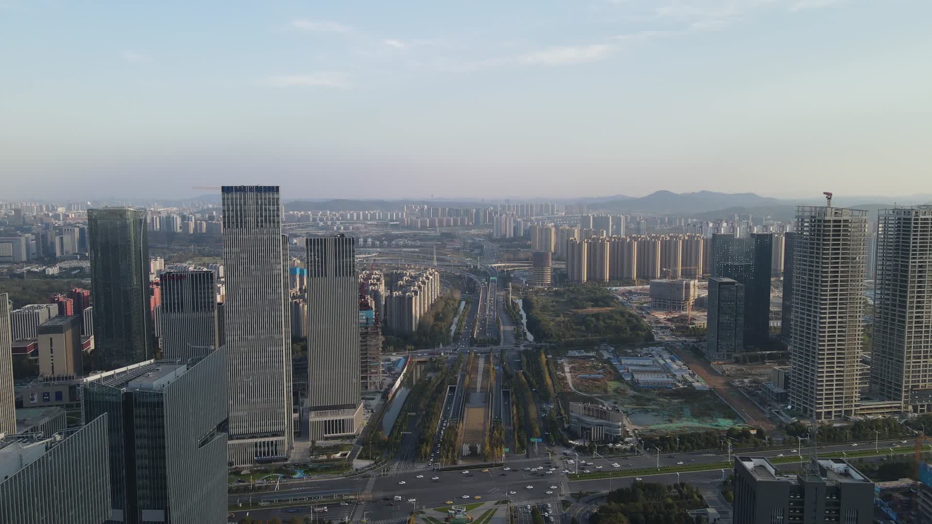 航拍山东济南泉城广场视频的预览图