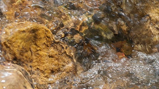 山泉水瀑布小溪4K实拍空镜头视频的预览图
