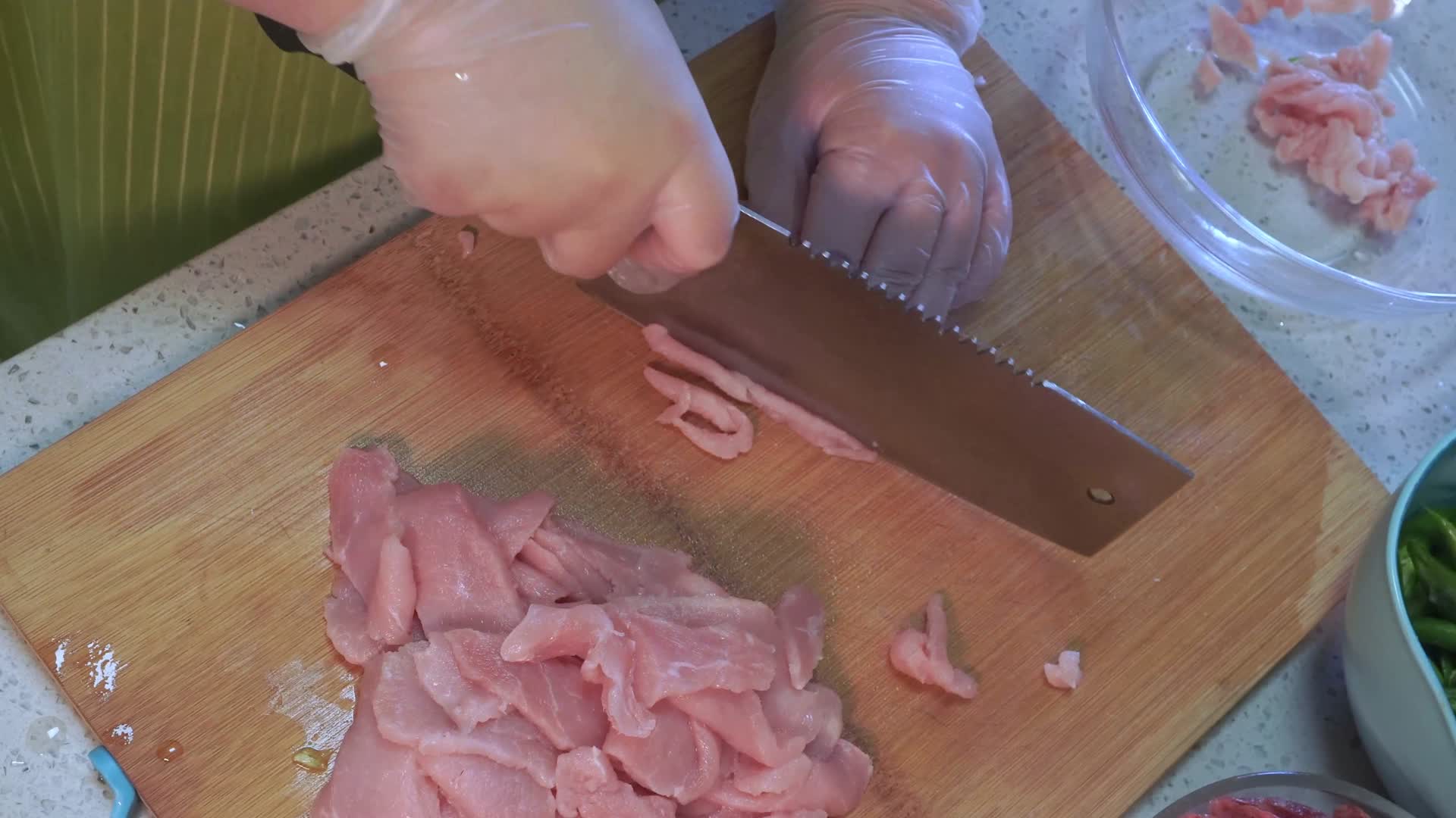 刀工切肉片里脊肉视频的预览图