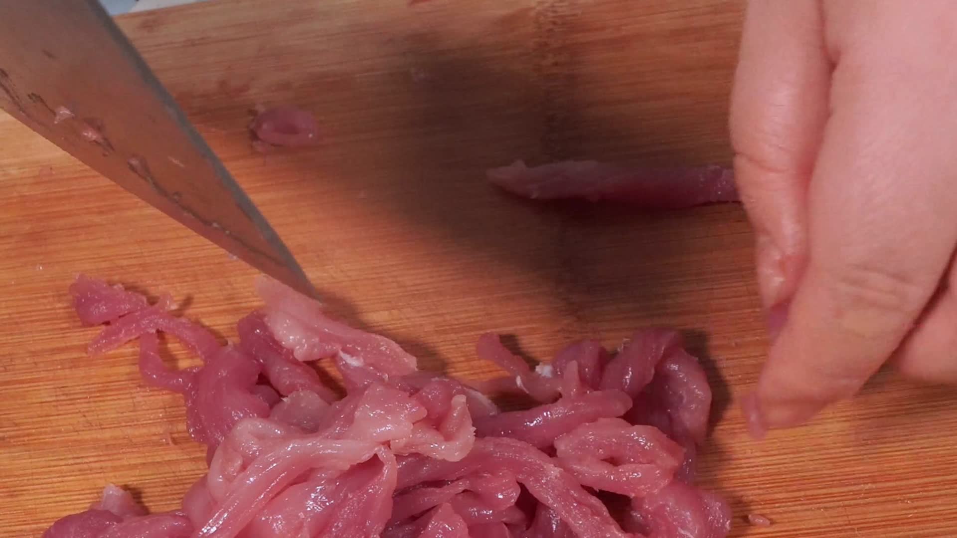 刀工切肉丝瘦肉丝视频的预览图