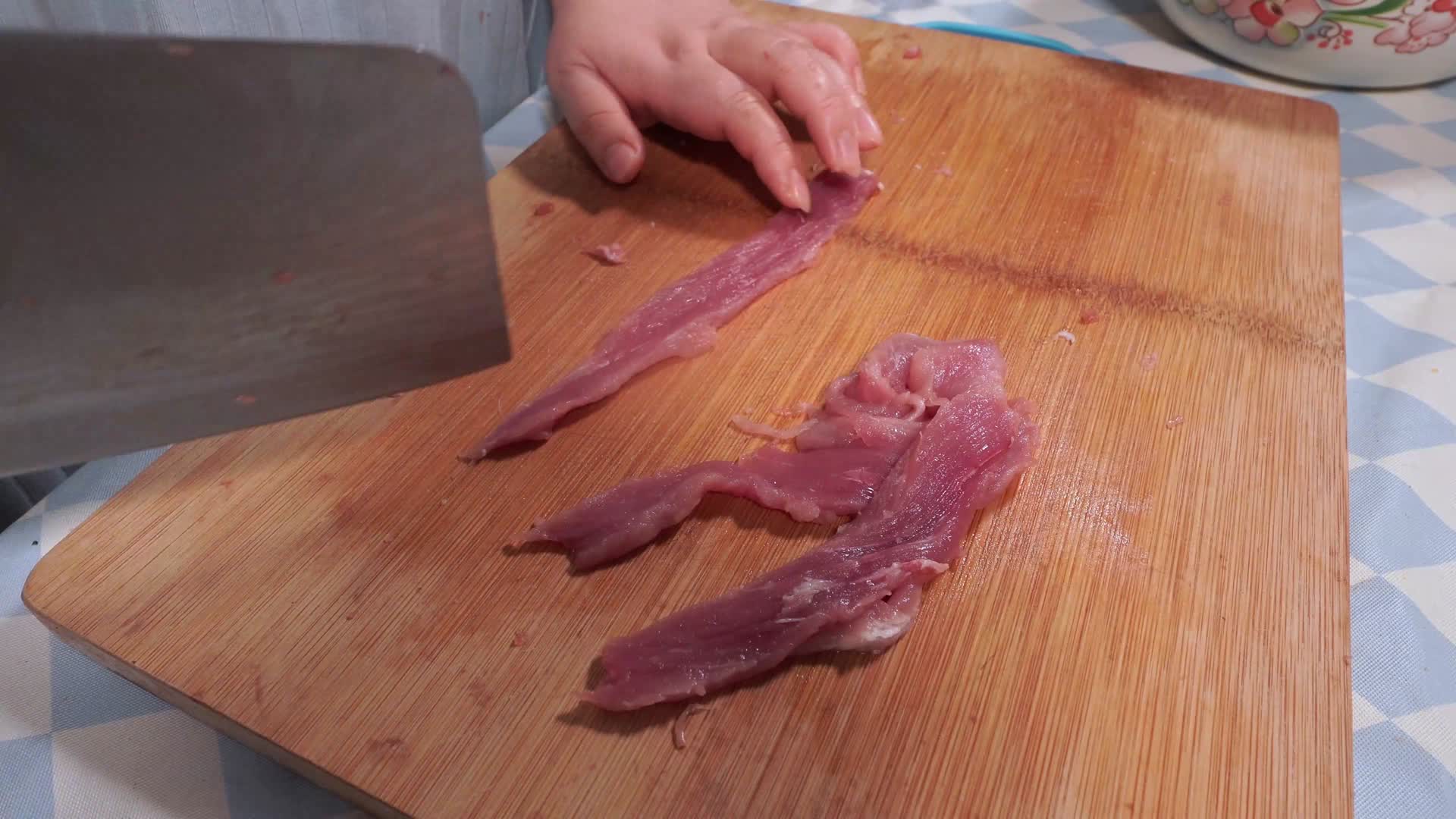 刀工切肉丝瘦肉丝视频的预览图