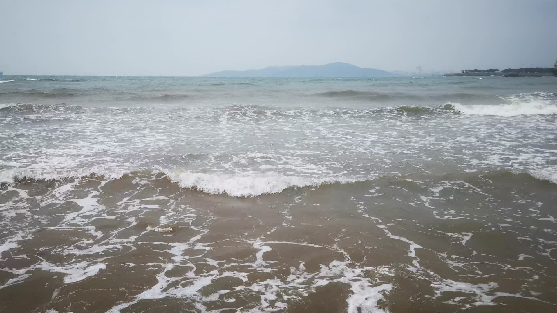 大海海浪沙滩礁石视频的预览图