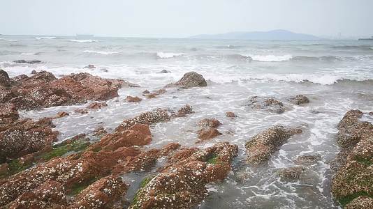 风景大海海浪沙滩礁石视频的预览图