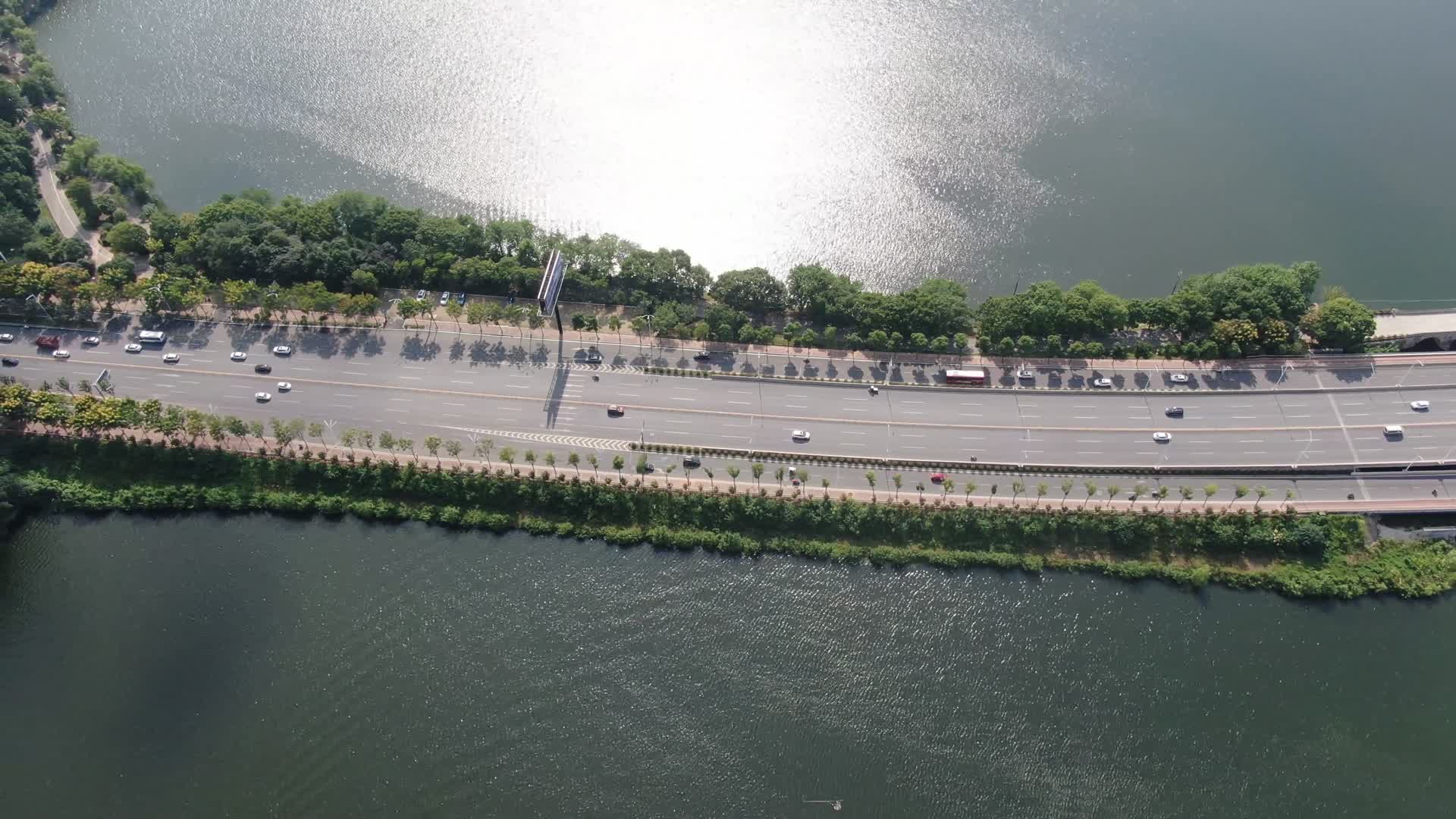 湖南岳阳城市交通航拍视频的预览图