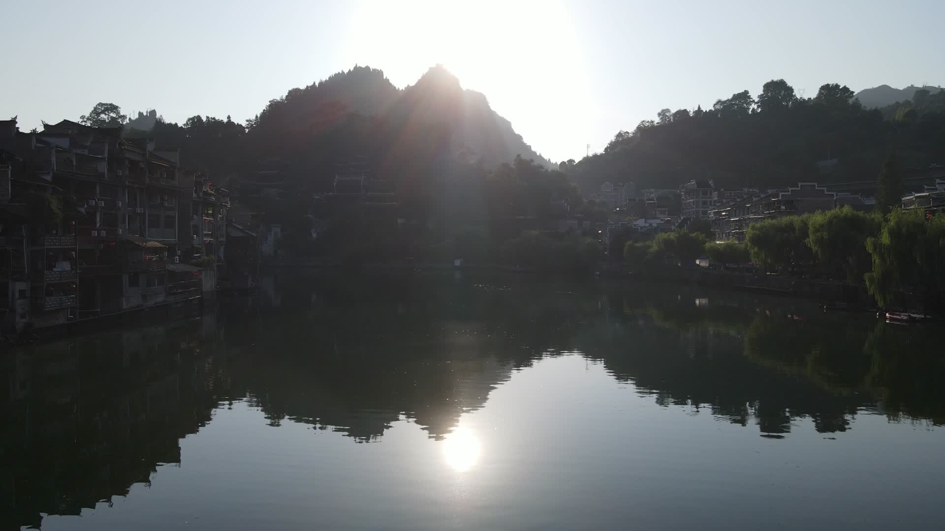 航拍贵州黔东南镇远古镇5A景区视频的预览图