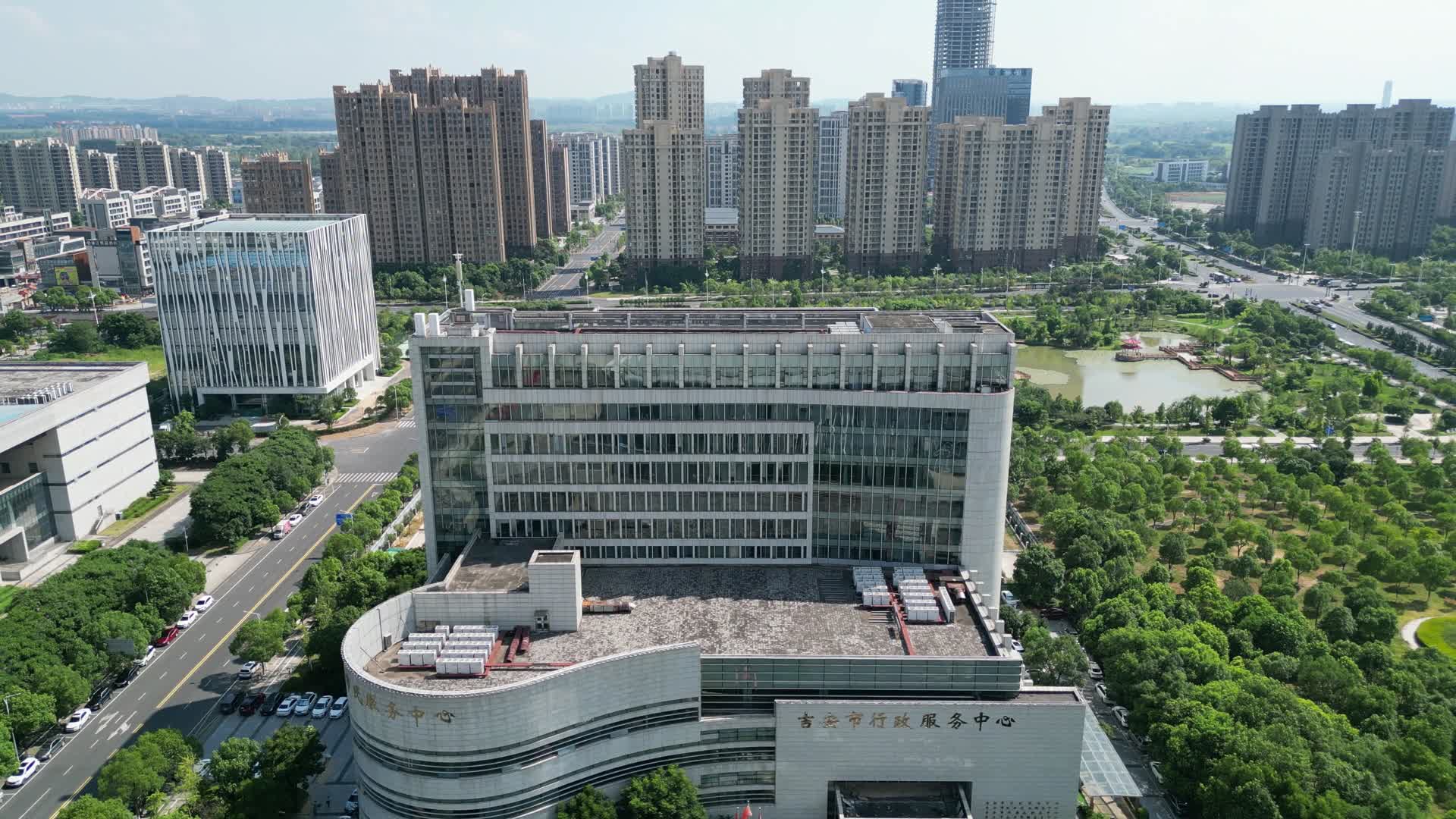 航拍江西吉安市政府大楼视频的预览图