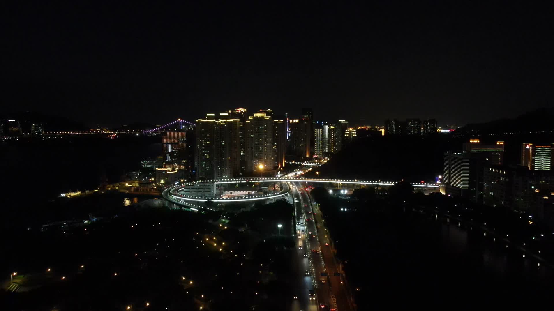 航拍福建厦门城市夜景交通高架桥视频的预览图