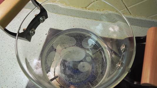 高透明耐高温高硼硅玻璃锅评测视频的预览图