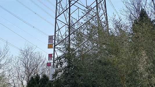 高压电线电线杆信号塔视频的预览图