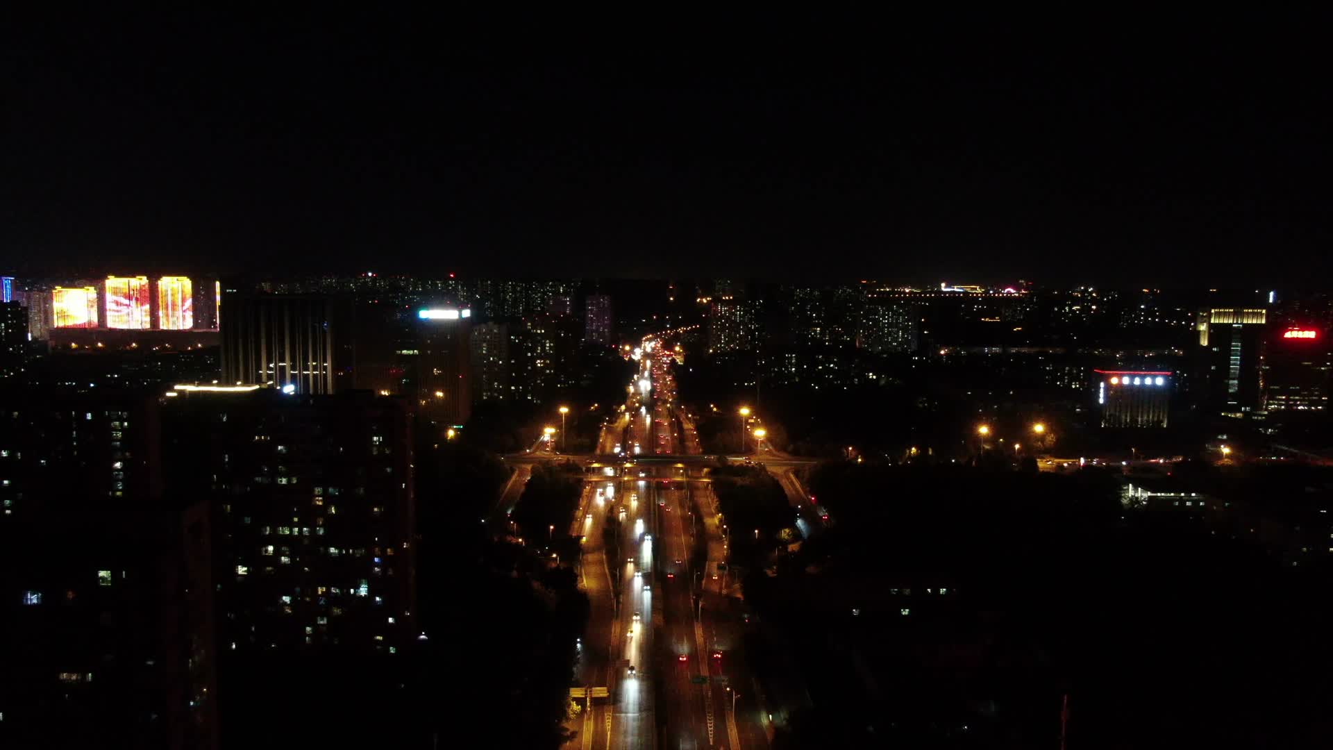 航拍石家庄城市夜景交通视频的预览图