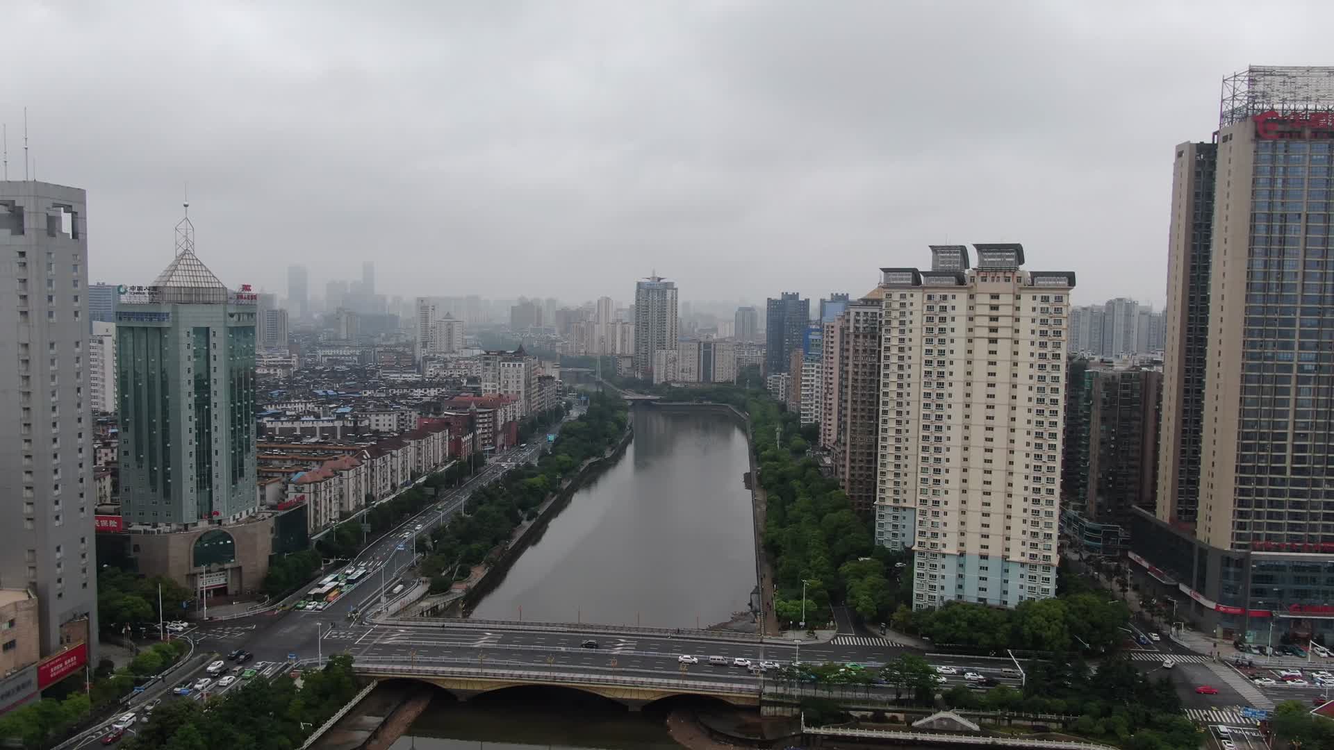 航拍江西南昌抚河大桥视频的预览图