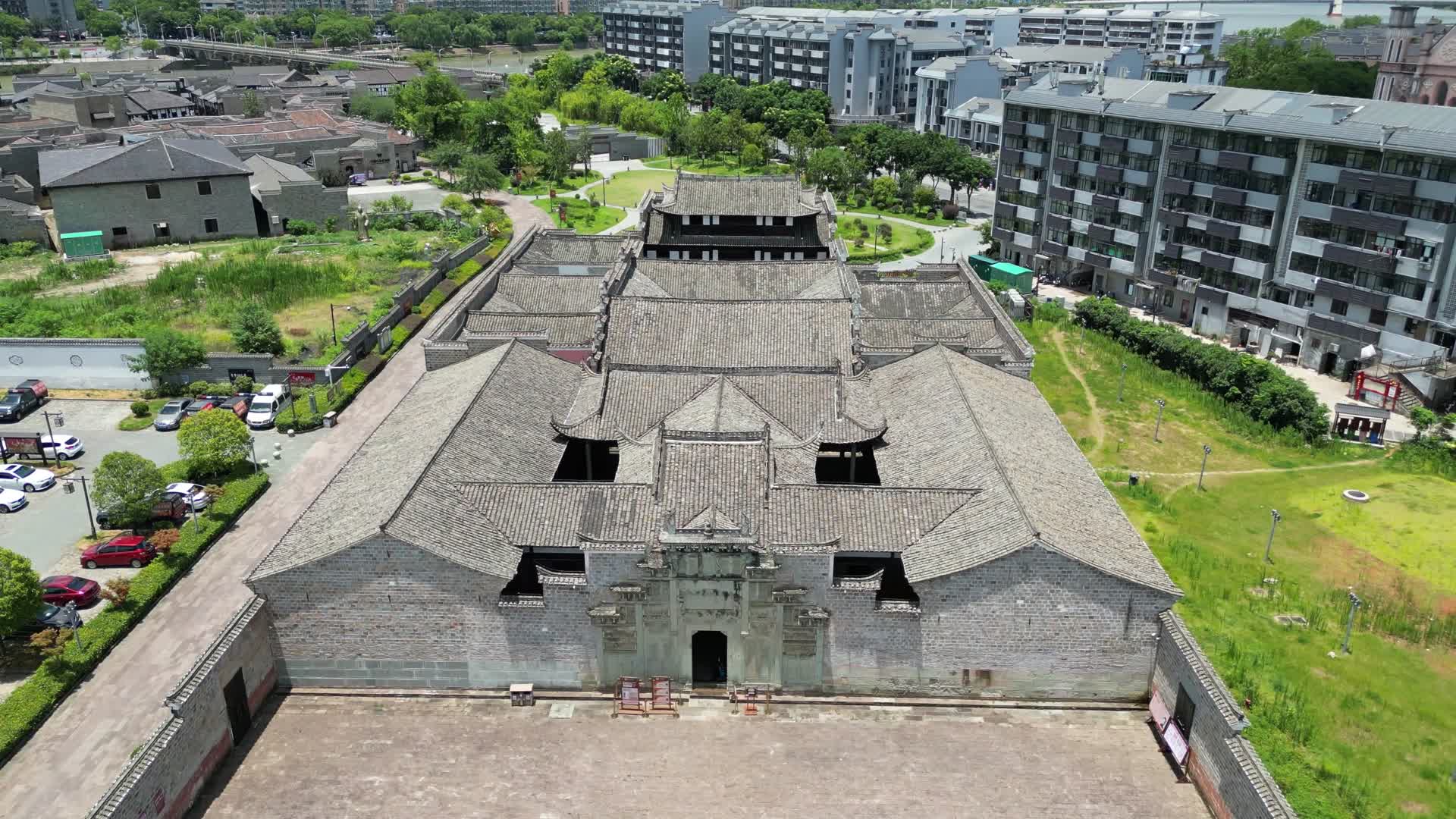 航拍江西抚州玉隆万寿宫视频的预览图