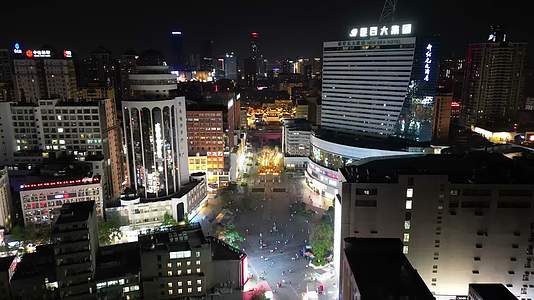 航拍云南昆明南屏街夜景视频的预览图