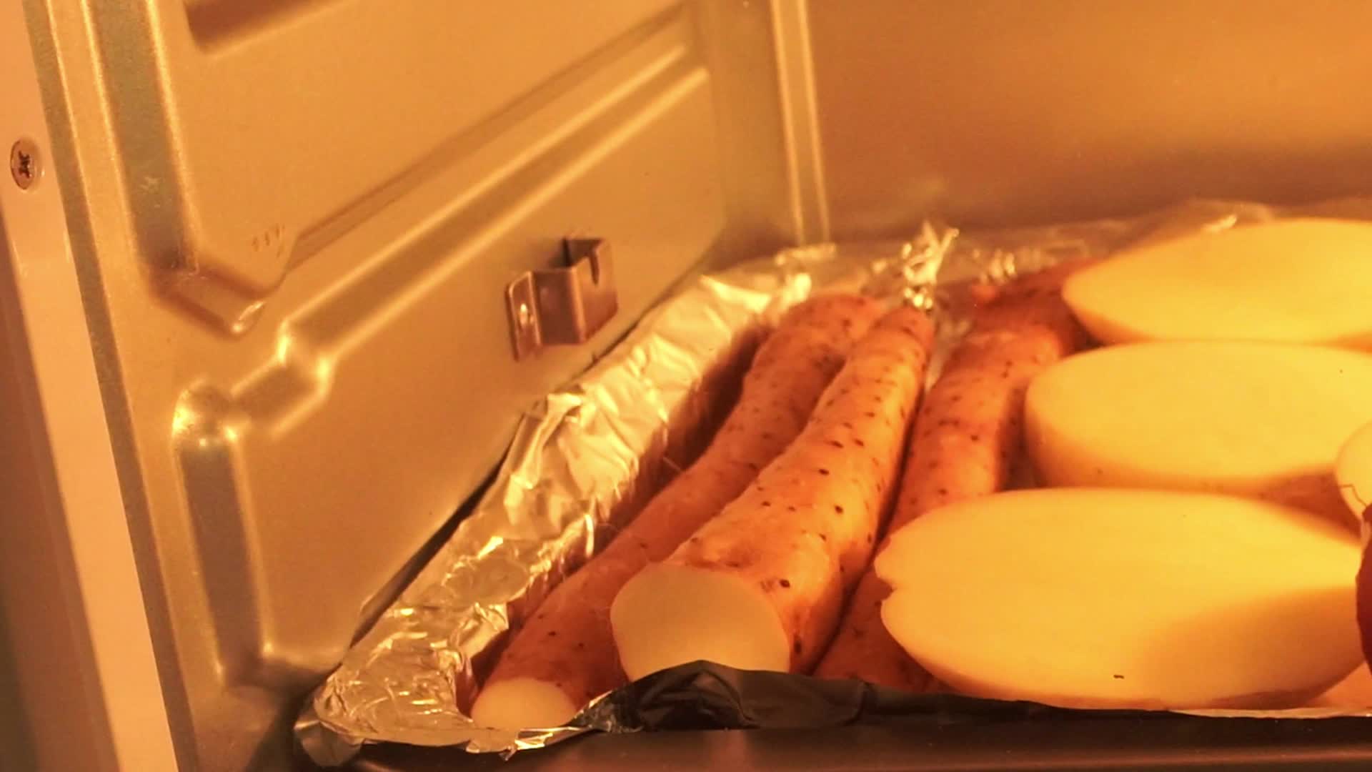 烘焙烤箱粗粮烤土豆烤山药调味视频的预览图