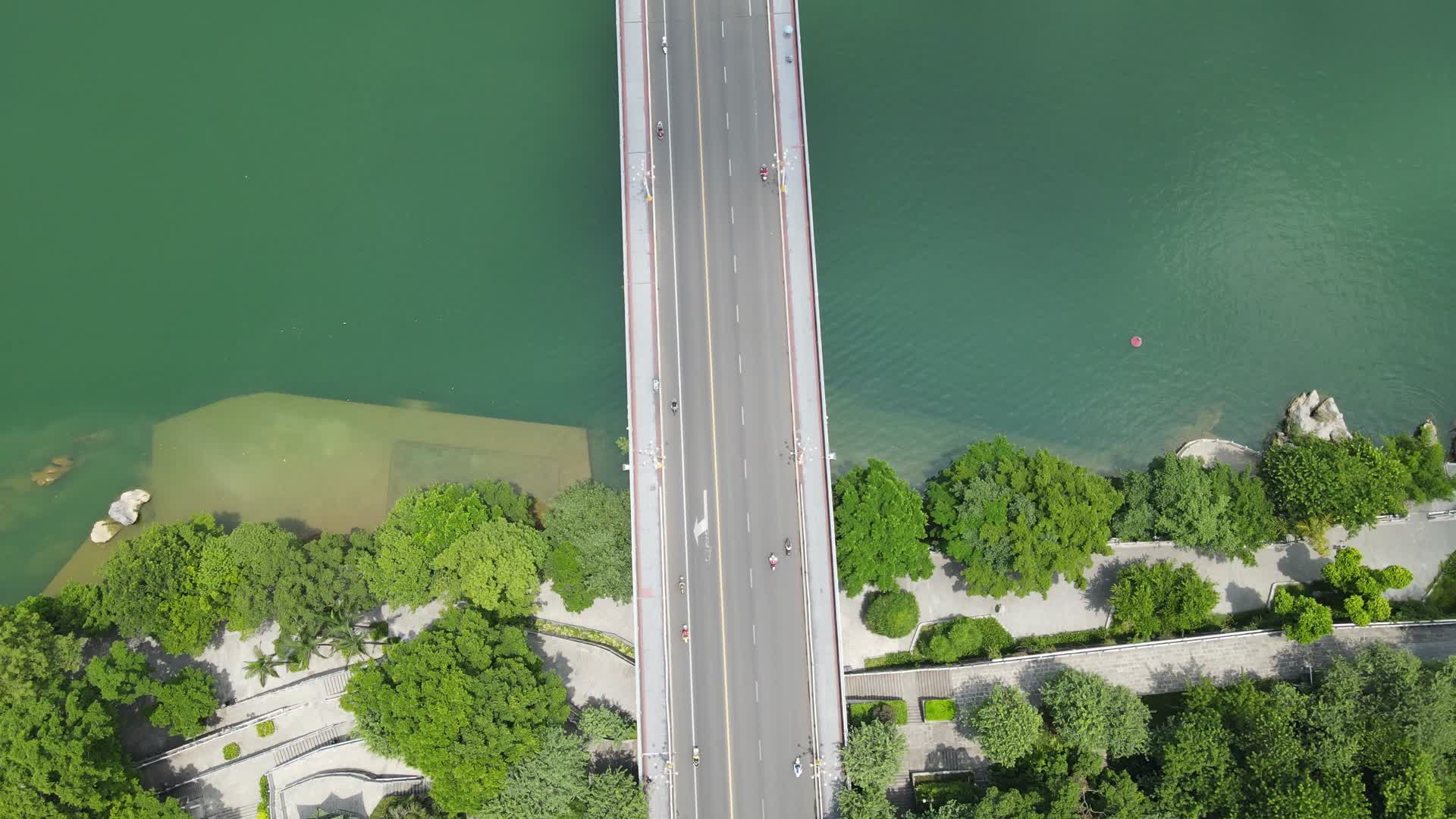 广西柳州柳江大桥交通航拍视频的预览图