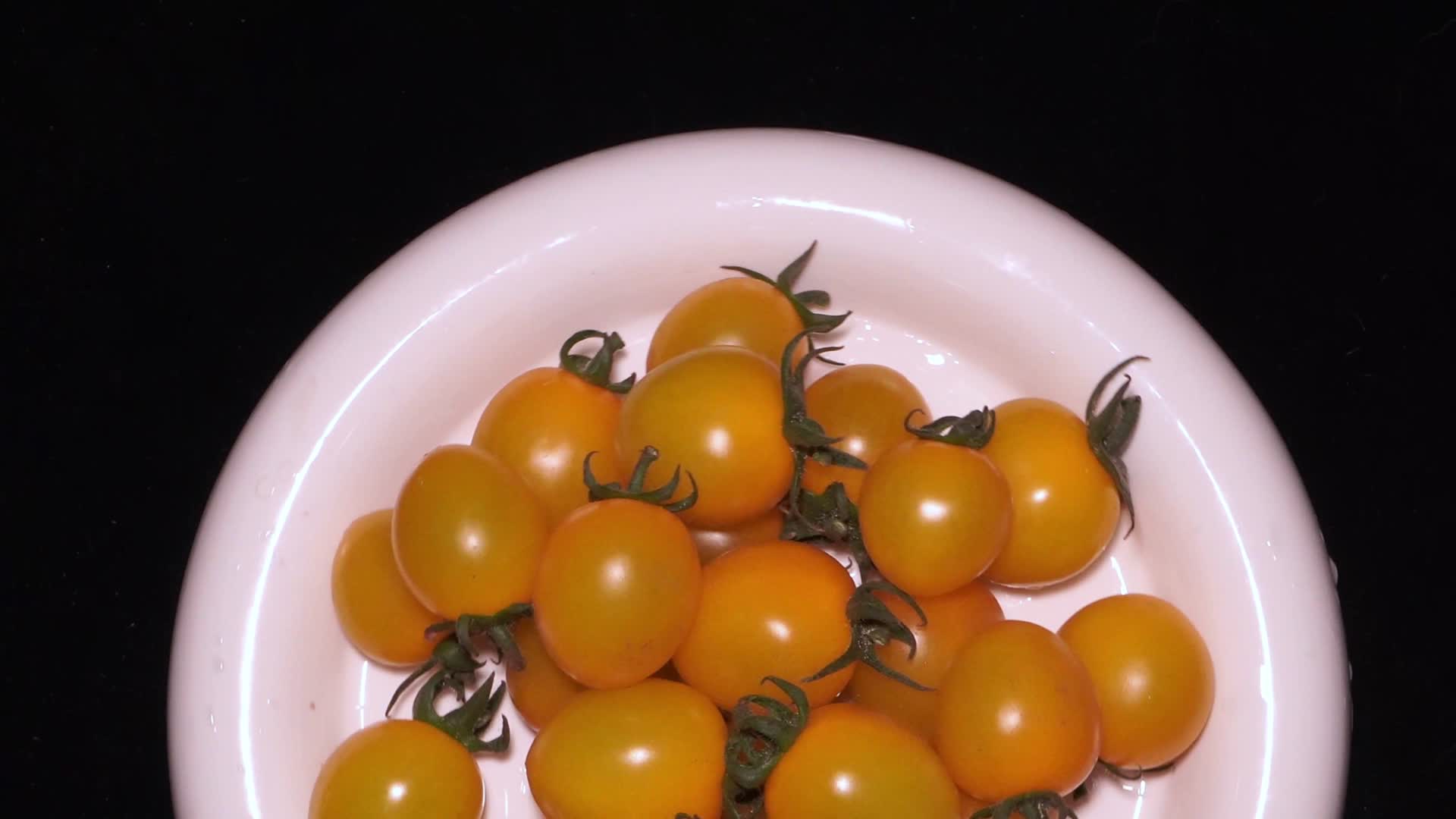 黄樱桃番茄小西红柿低卡水果视频的预览图