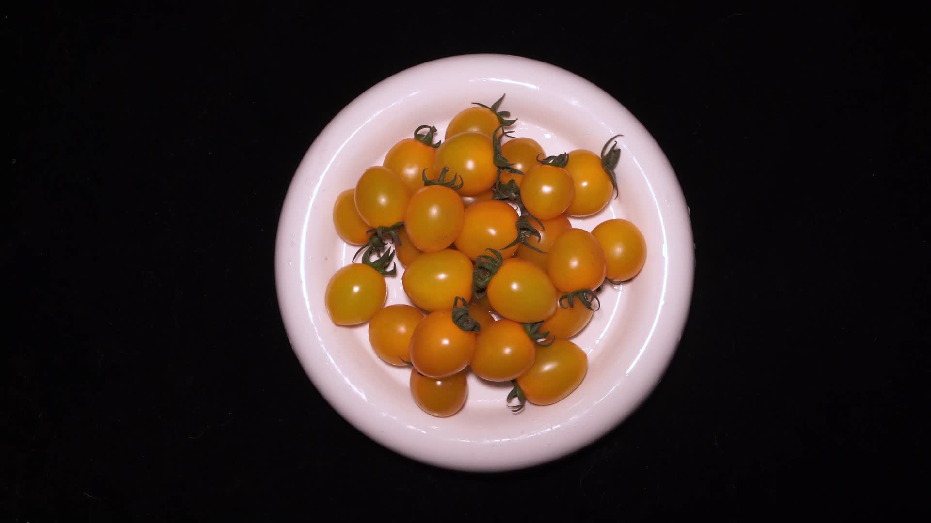 黄樱桃番茄小西红柿低卡水果视频的预览图