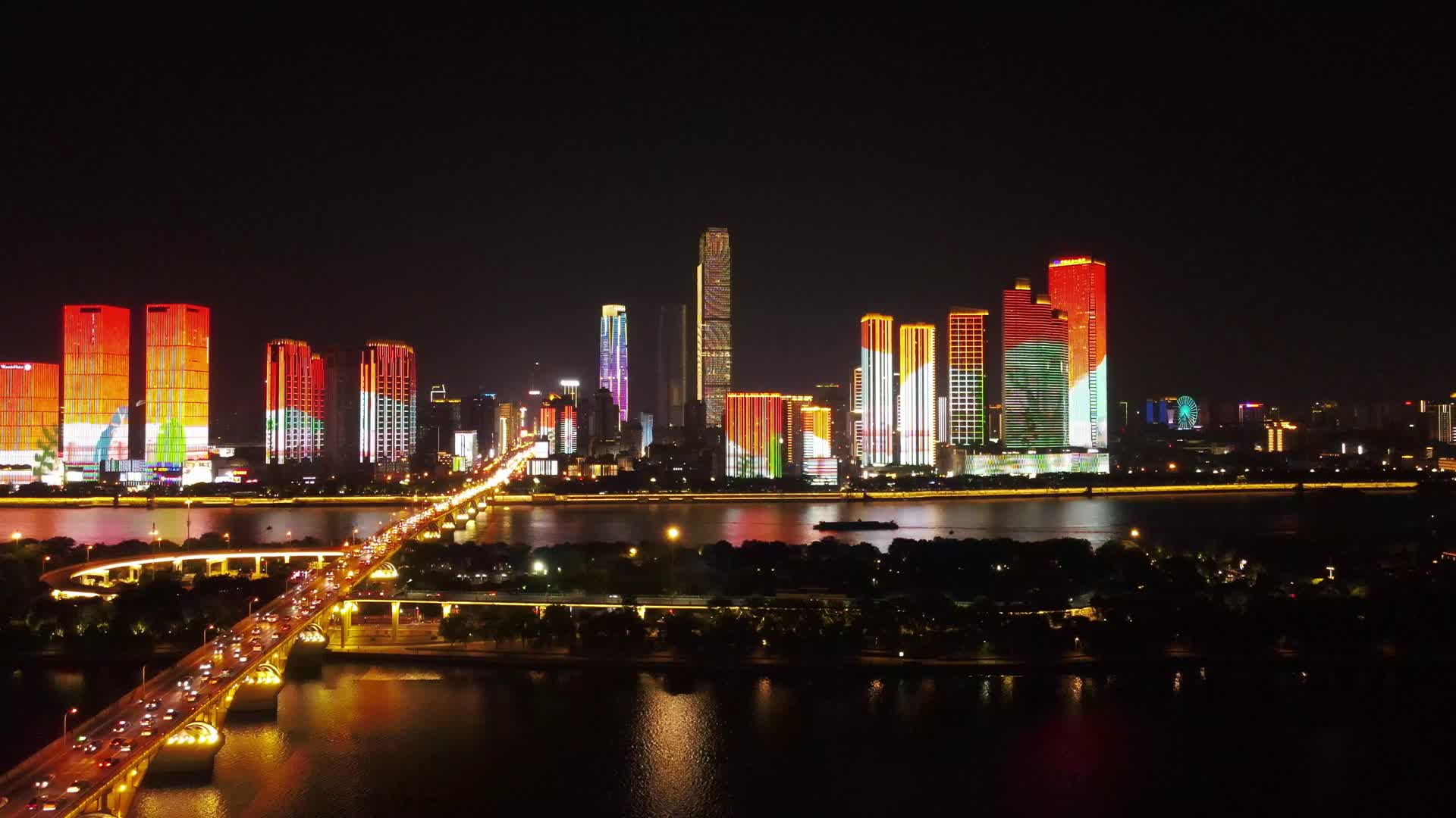 航拍湖南长沙夜景湘江橘子洲视频的预览图