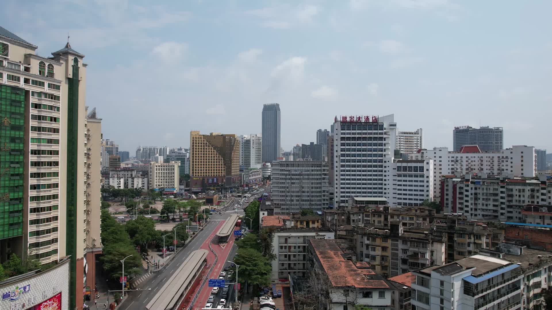 广西南宁城市高楼建筑航拍视频的预览图