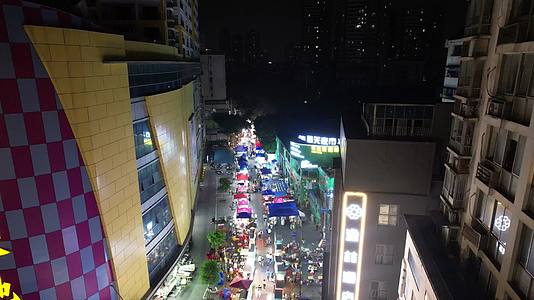 广西南宁城市夜市摊街景人流航拍视频的预览图