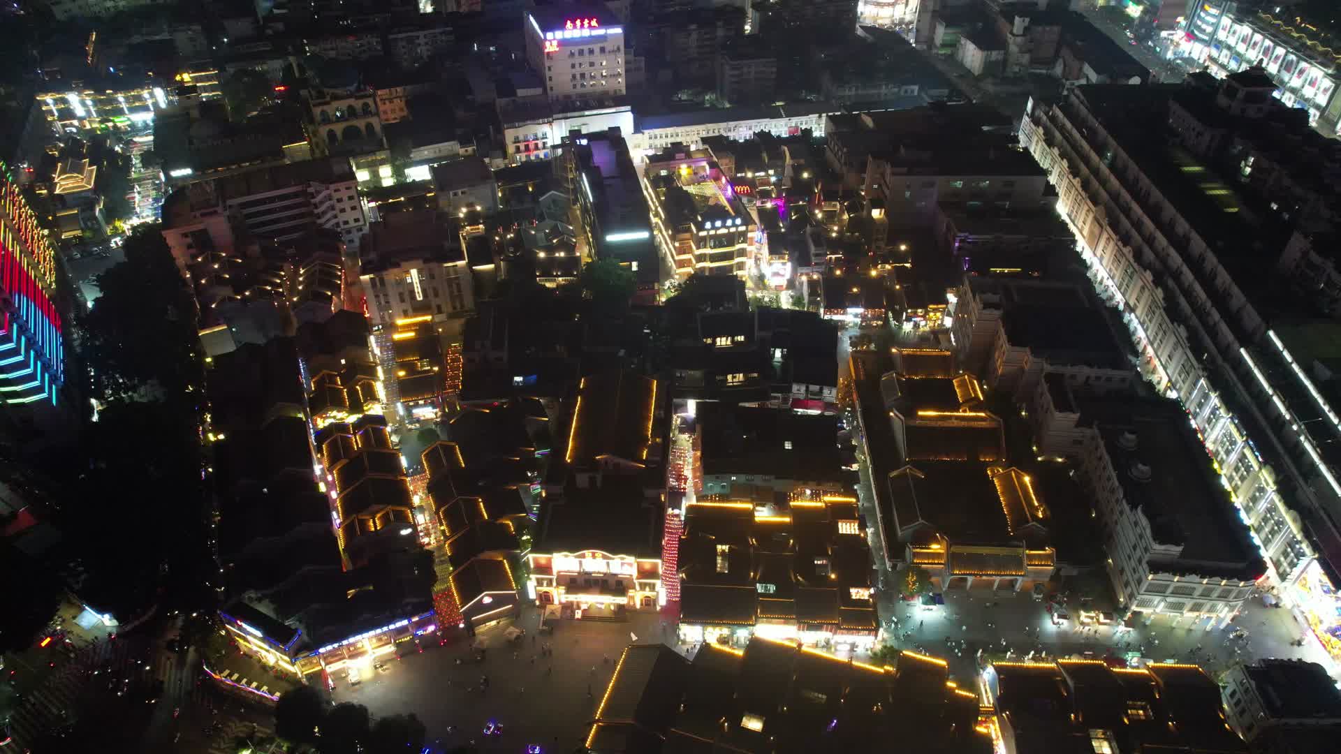 南宁三街两巷历史文化街区夜景航拍视频的预览图