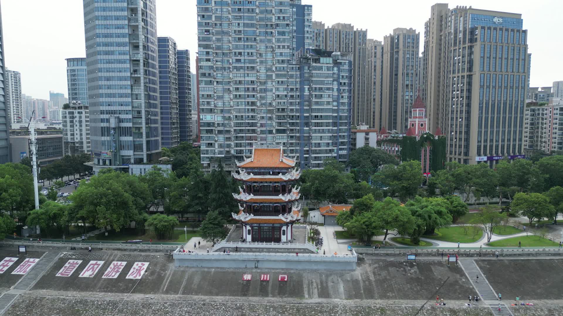 航拍湖北宜昌镇江阁历史文化古建筑视频的预览图