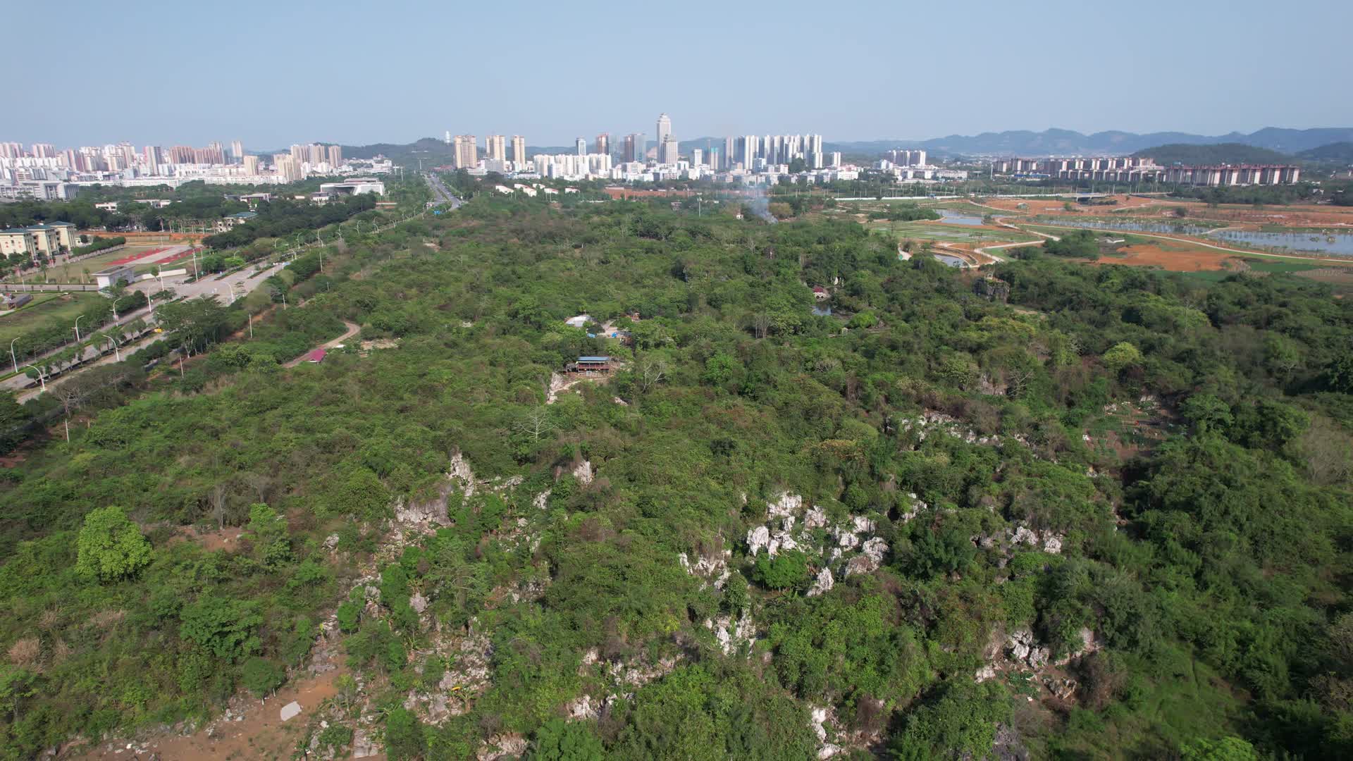 广西崇左石景林4A景区航拍视频的预览图