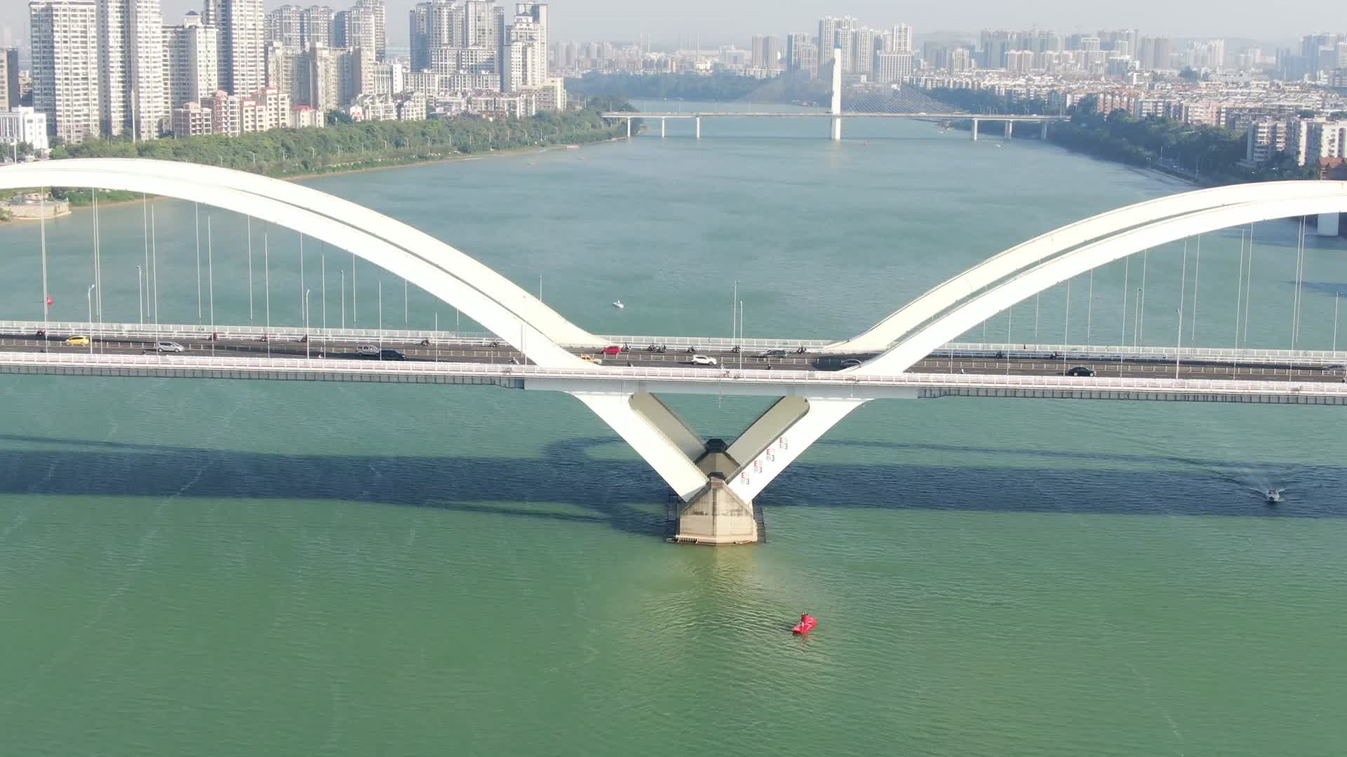 城市航拍柳州广雅大桥视频的预览图