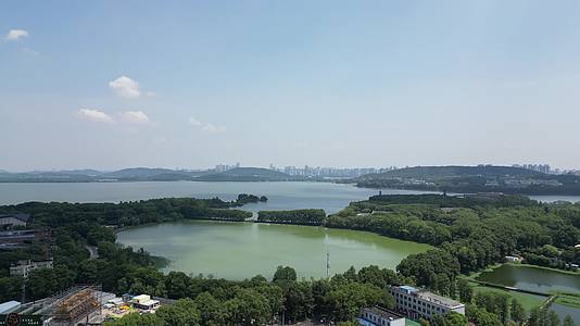 航拍武汉旅游景区风景视频的预览图