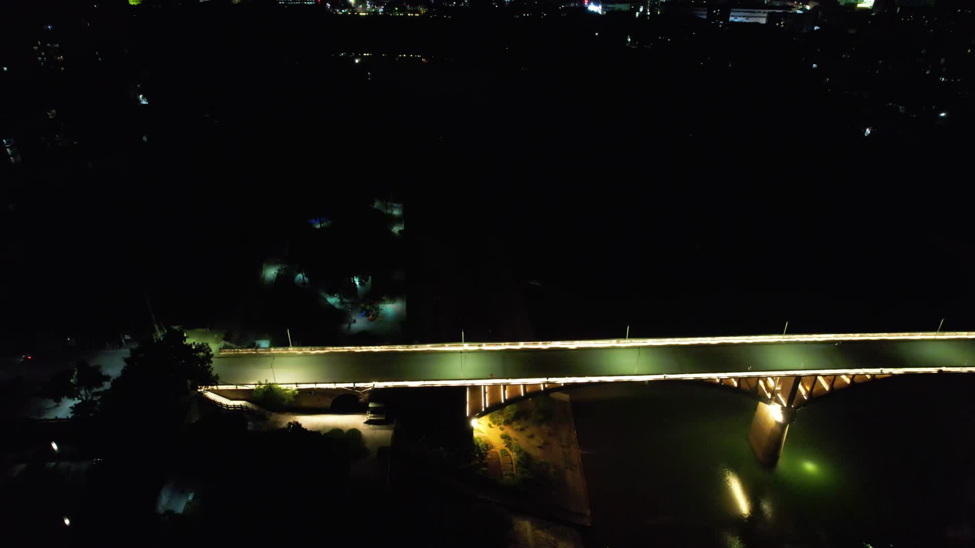 广西南宁城市夜景交通航拍视频的预览图