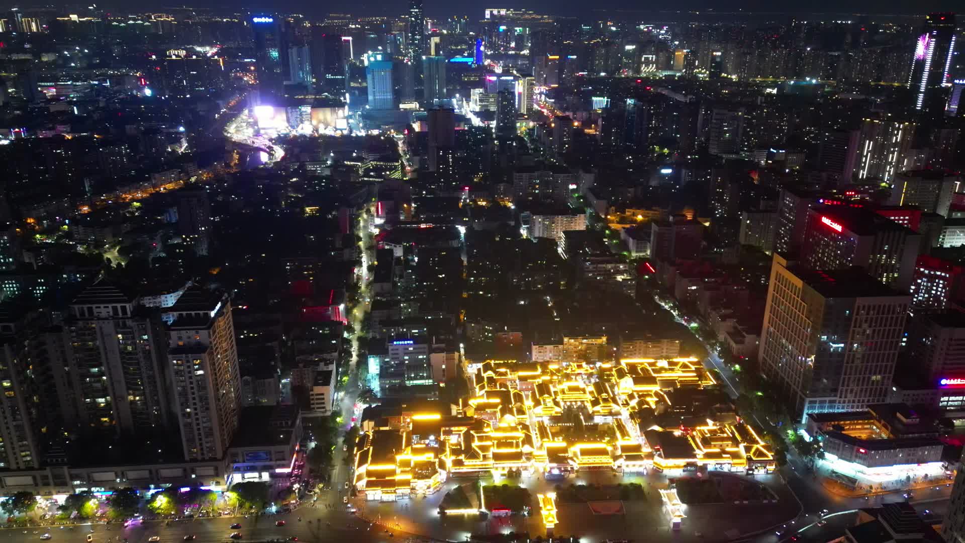航拍云南昆明城市夜景视频的预览图