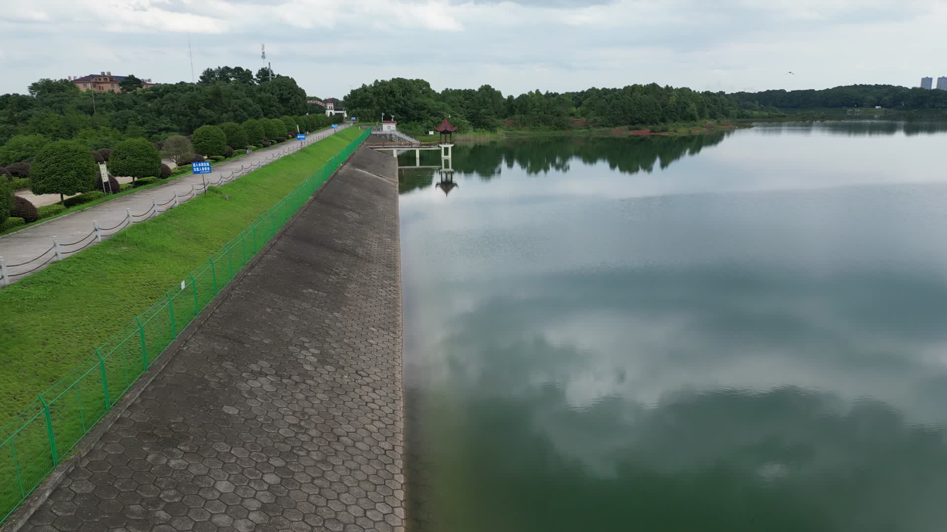 祖国壮丽山河青山绿水航拍视频的预览图