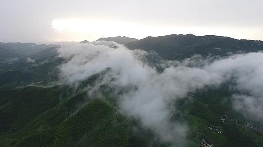德清莫干山云雾航拍风景视频的预览图