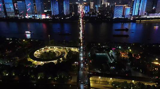湖南长沙城市湘江橘子洲夜景灯光航拍视频的预览图