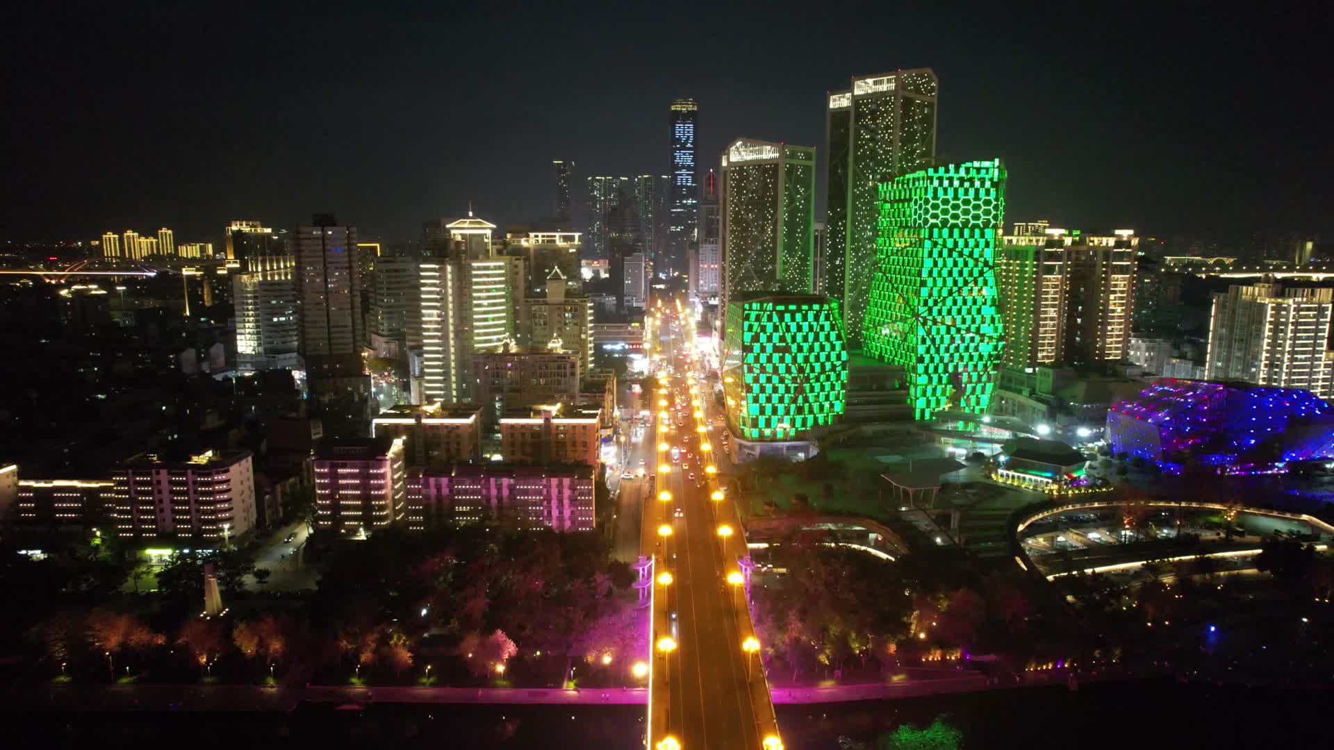 航拍广西柳州五星商圈夜景视频的预览图