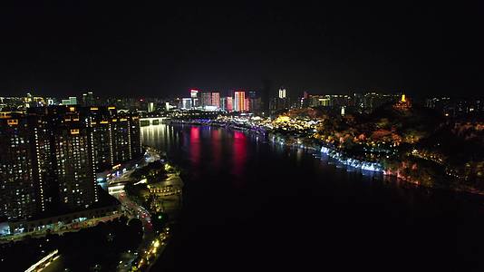 航拍广西柳州柳江夜景窑埠古镇视频的预览图