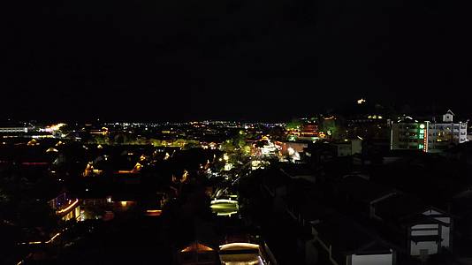 云南丽江古城夜景灯光航拍视频的预览图
