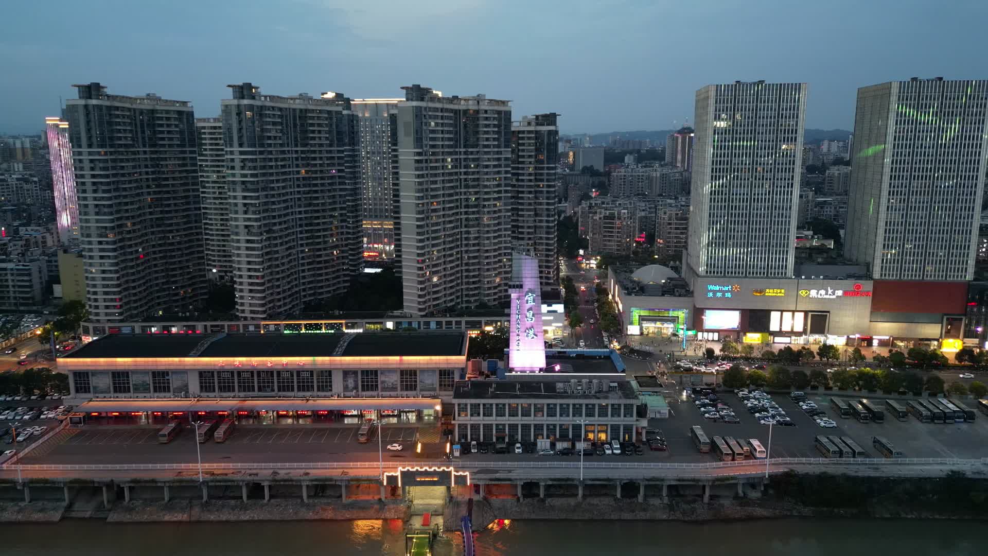 城市商业广场建筑高楼航拍视频的预览图
