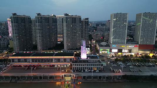 城市商业广场建筑高楼航拍视频的预览图
