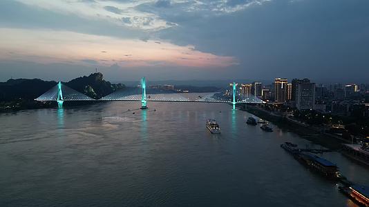 宜昌长江大桥夜景航拍视频的预览图