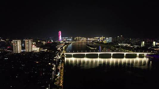 航拍广西柳州柳江夜景文昌大桥视频的预览图